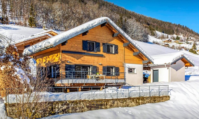 Saint-Jean-de-Sixt Chalet De Esquí | Chalet Ysopi - modern ski base for 9 La Clusaz, games room - OVO Network
