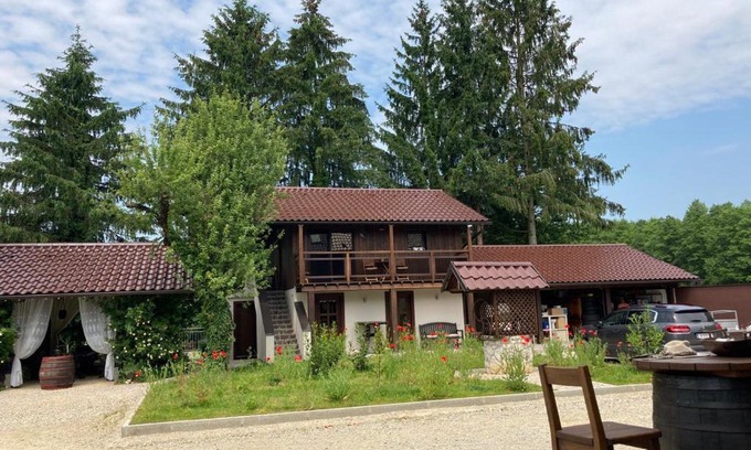 Jalzabet Chalet De Esquí | Beautiful Chalet with lake near Varazdin