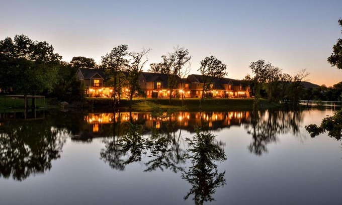 Lampe Casa | Chalets Resort Luxury Lakefront Villa Family Friendly 2 Pools Free Amenities