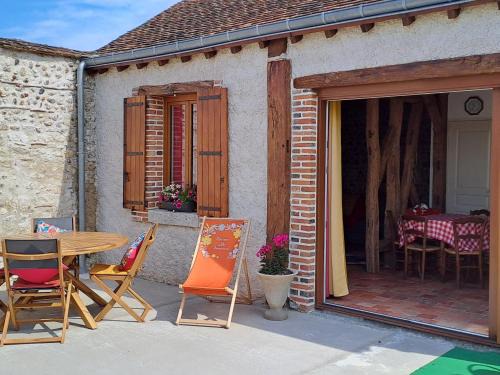 Bonnee Casa | Chaleureux Gîte avec Terrasse à Proximité de la Loire et des Sites Touristiques - FR-1-590-433