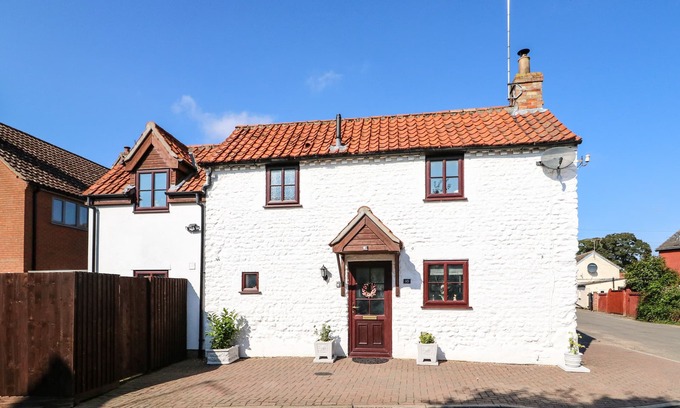 Methwold Cabaña | CHALK COTTAGE, pet friendly, character holiday cottage in Feltwell