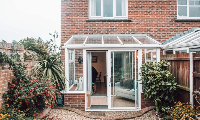Wyke Regis Casa | Chalkhill View - Idyllic, Sea Views & Parking