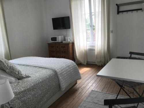 Livarot-Pays-d'Auge Cama Y Desayuno | Chambre du Haras Cour Lozey