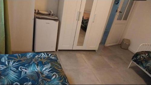 Collignon Casa | Chambre 2lit célibataire schaarbeek sous-sol