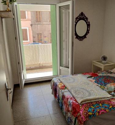 La Belle de Mai Apartamento | Chambre avec balcon dans une appartement la belle de mai