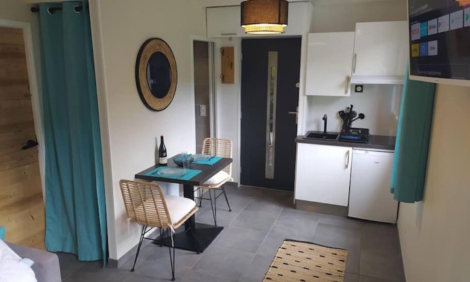 Curienne Apartamento | Chambre avec cuisine, entrée et terrasse privée !