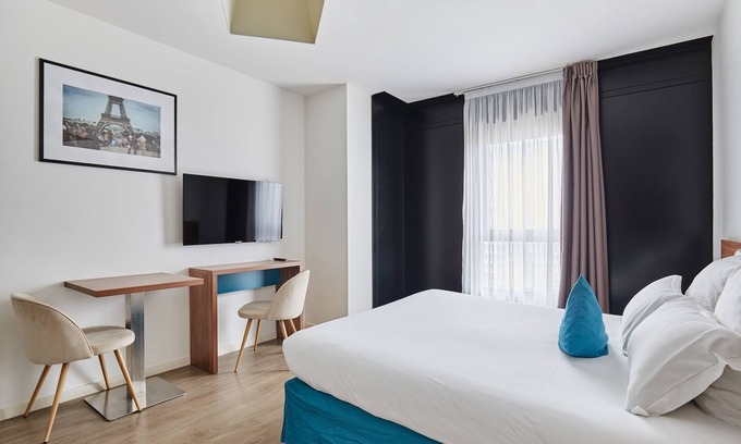 Rueil-Malmaison Apartamento | Chambre Confortable et Abordable près du RER | Wi-Fi Gratuit + TV!