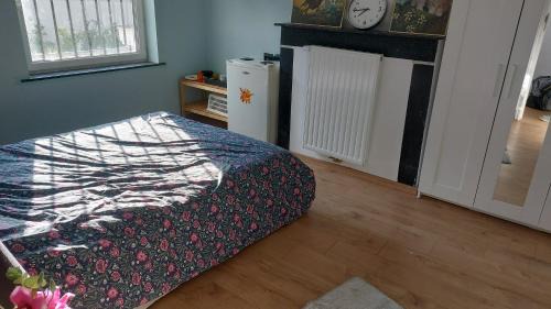 Collignon Casa | Chambre confortable avec un lit double à schaerbeek cle bleu