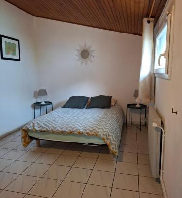 Merignac Casa | Chambre cosy et salle d'eau dans maison Mérignac Arlac