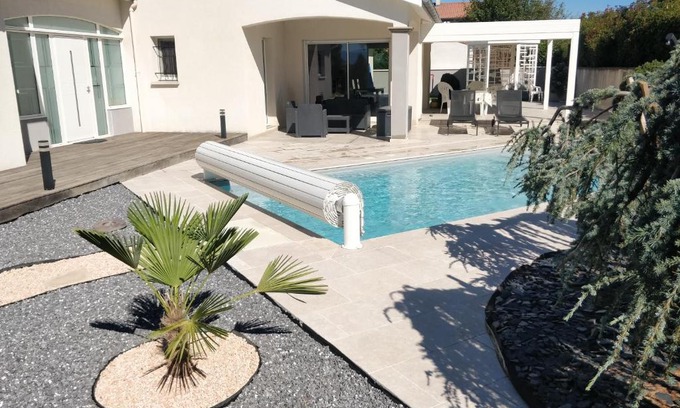 Chamboeuf Cama Y Desayuno | Chambre d'hôte dans une propriété avec piscine