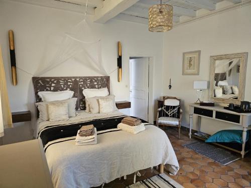 Corme-Royal Cama Y Desayuno | Chambre d'Hôtes LES ROCHES