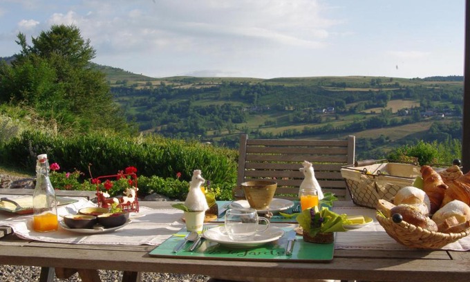 Laveissiere Cama Y Desayuno | Chambre d'hotes grange de la bastide