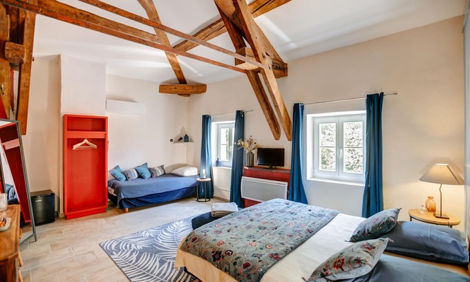 Pont-Saint-Esprit Casa | Chambre des platanes-Triple-Confortable-Habitación con desagüe-Vista al Parque