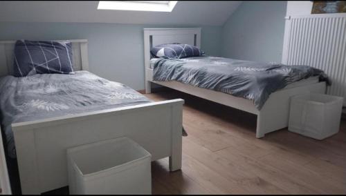 Collignon Casa | Chambre deux lits célibataires 3eme étage petite cle rouge