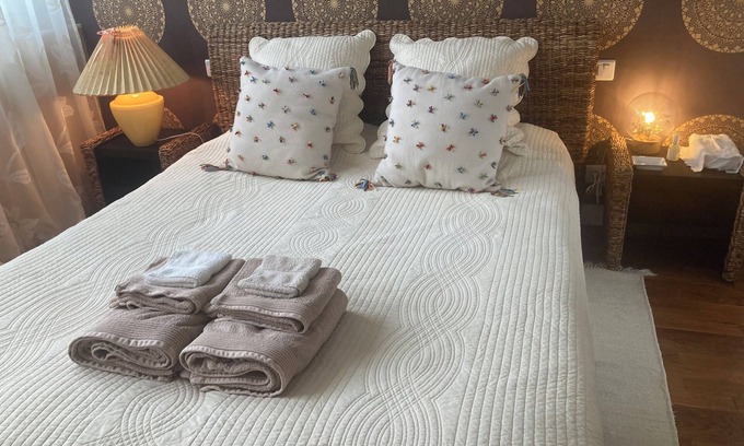 Lisieux Apartamento | Chambre Dhôtes Dans Appartement Élégant Centre Ville Dans un Square