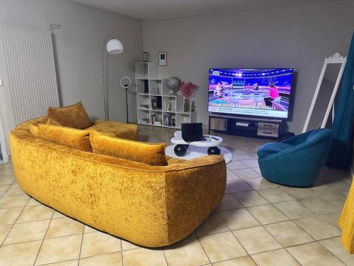 Fleury-les-Aubrais Casa | Chambre double chez habitant