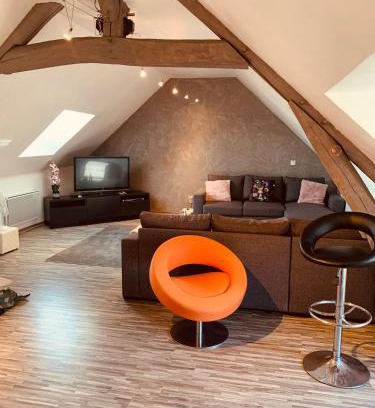 Marcilly-sur-Seine Casa | CHAMBRE et JARDIN Village au bord de l eau Cour et Garage privés