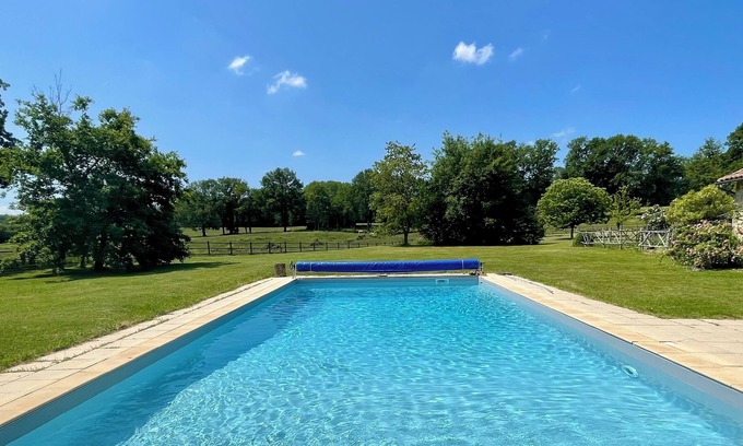 Saint-Laurent-sur-Gorre Cama Y Desayuno | Chambre Avec Piscine et Parc Arboré