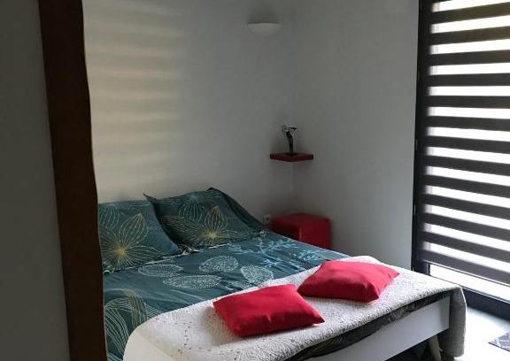 La Chapelle-dʼAngillon Casa | Chambre indépendante privée avec salle de bain