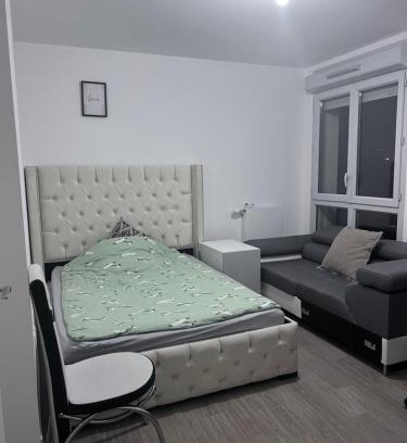 Sartrouville Casa | Chambre individuelle dans un appartement à 37 de champs élysées