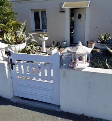 Tonnay-Charente Casa | Chambre lit double dans pavillon , chez Lilyanne