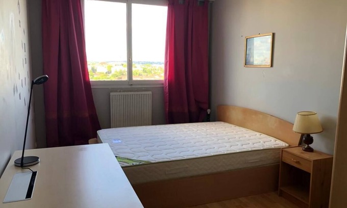 Chenevier-Demenitroux Apartamento | Chambre Meublée Dans Appartement au 11eme Etage Dans Immeuble de 17 Etages