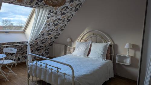 Le Lude Cama Y Desayuno | Chambre Rose Blanche