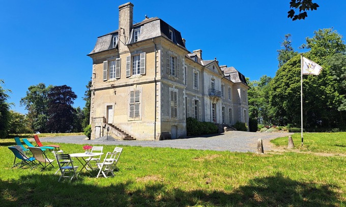 Agy Cama Y Desayuno | Chambre Sibylle, Château D'agy