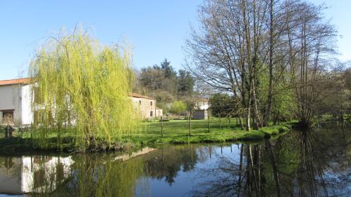 Bazoges-en-Paillers Cama Y Desayuno | Chambres d'hôtes de La Templerie-Moulin