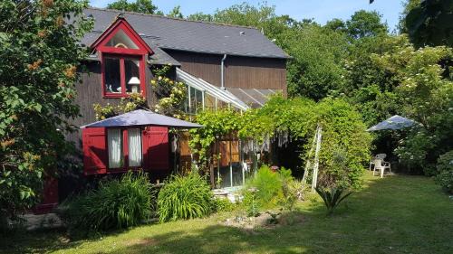 Pleurtuit Casa | "Chambres d'Hôtes" Bord de Rance Au Rez-de-Jardin de la "Villa Cyrano"
