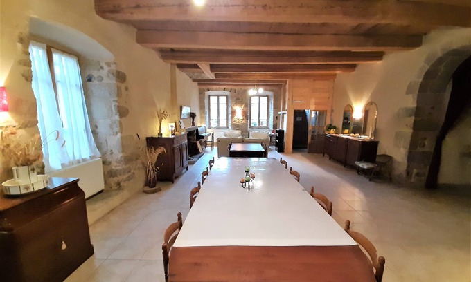 La Chaise-Dieu Cama Y Desayuno | Chambres D'hôtes, Avec Jardin, Dans une Bâtisse de Caractère en Pierre et Bois