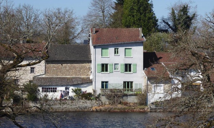 Peyrat-le-Chateau Cama Y Desayuno | Chambres d'Hôtes L'Hirondelle du Lac