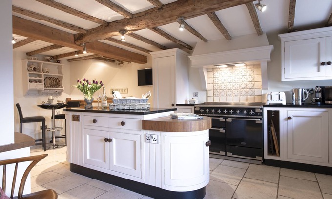 East Witton Cabaña | Chance Cottage is a picture postcard chocolate box cottage built in traditional Yorkshire stone, bur