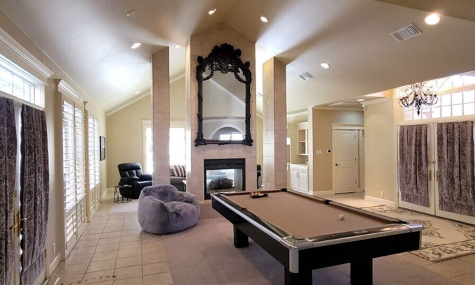 San Angelo Casa | Chandelier House in Texas
