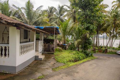 Patnem Apartamento | Chandrakant house River View Studio for 3 on Talpona