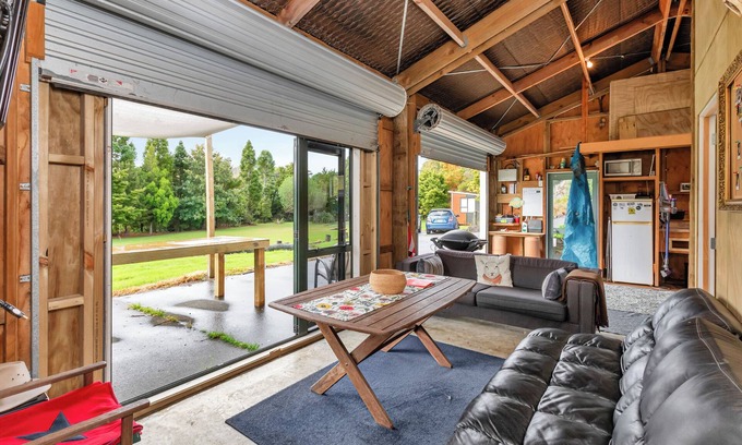 Coopers Beach Casa | Chaos Oval - Coopers Beach Bach