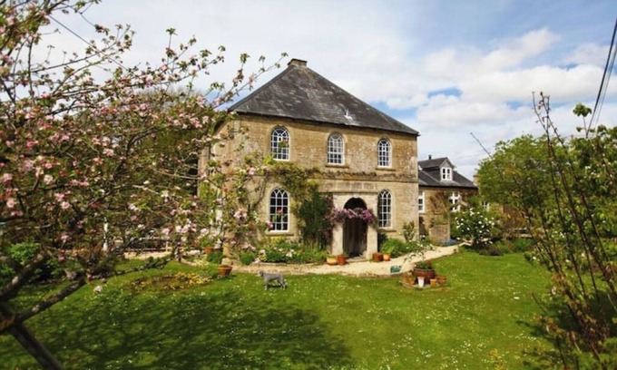 Rendcomb Cabaña | Chapel Cottage, spacious light and airy cottage in the Cotswolds AONB