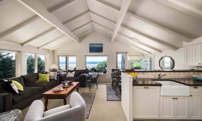 Cannon Beach Casa | Chapman Cove by AvantStay | Gorgeous Beach Bungalow w/ Sauna