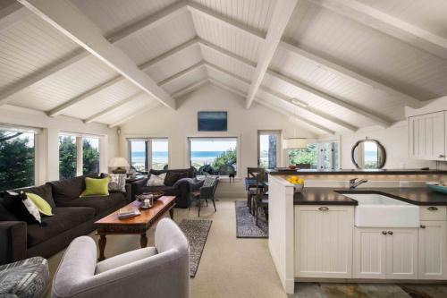 Cannon Beach Casa | Chapman Cove by AvantStay Gorgeous Beach Bungalow w Sauna