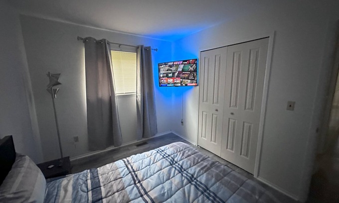 Belleville Apartamento | Charming Retreat Near Belleville Lake – Cozy Home with Spacious Backyard
