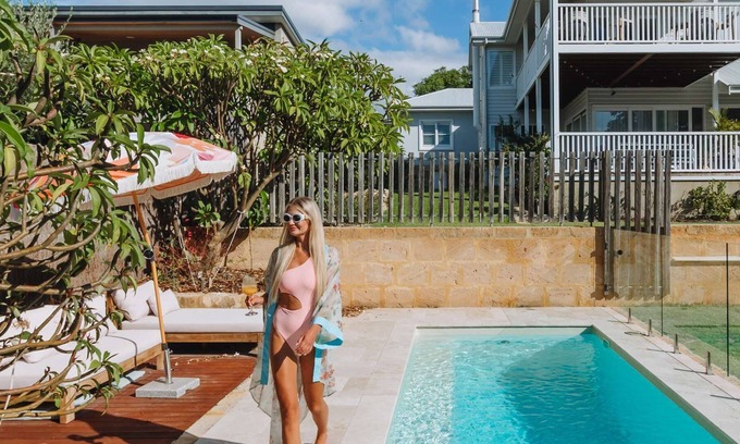 East Fremantle Casa | Character cottage at the front, pool house at the back! Free WIFI and parking.