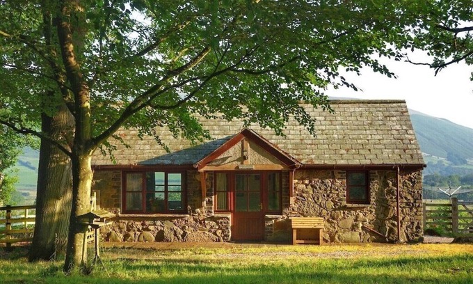 Scales Cabaña | Character Cottage with fabulous mountain views in the North Lakes District