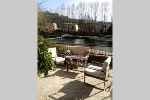 Bize-Minervois Casa | Character filled house overlooking the River Cesse
