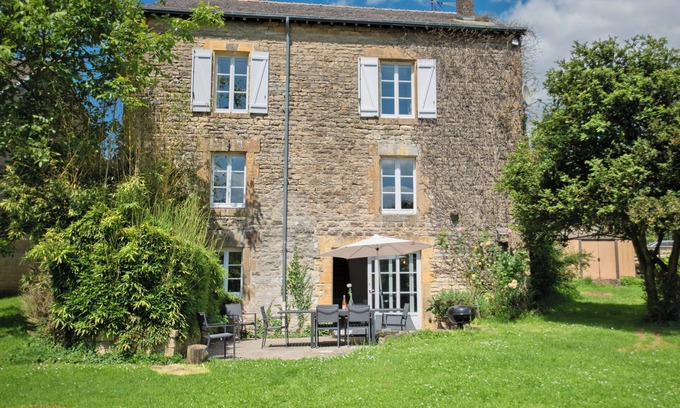 Guignicourt-sur-Vence Casa | Characteristic family house in the French Ardennes