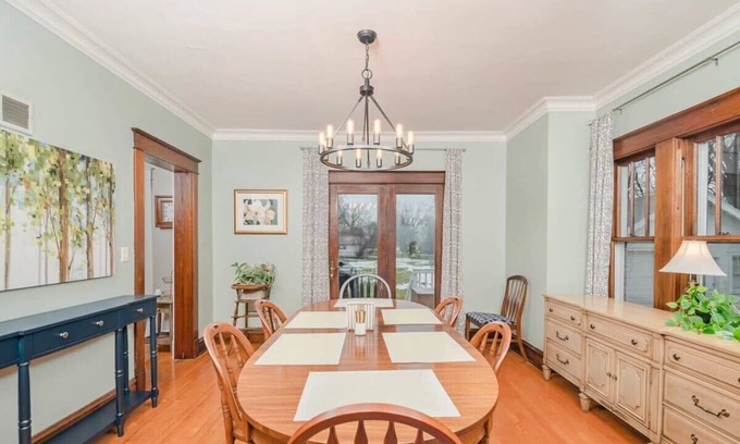 Oshkosh Casa | Character Home on Harney - 3 bedroom, 2 bath
