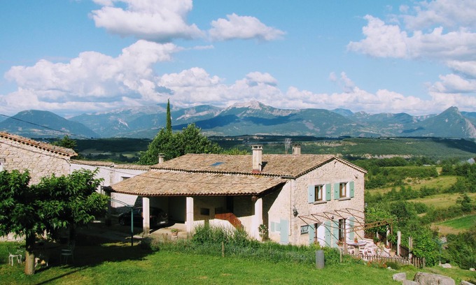 Ribiers Casa | Character house with terraces, garden, views and peaceful mountain setting