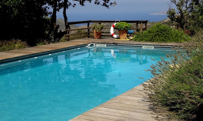 Monticello Otro | Casa de carácter 1 ha con árboles, piscina privada, ático.