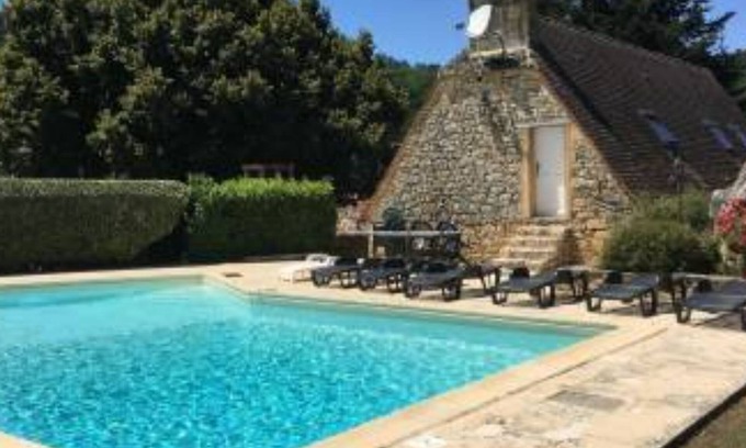 Tursac Casa | House of character 7/8 pers. with private swimming pool, domain of the castle of MARZAC