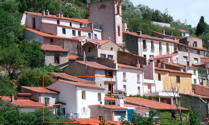 Rodes Casa | Casa de personajes con vistas impresionantes