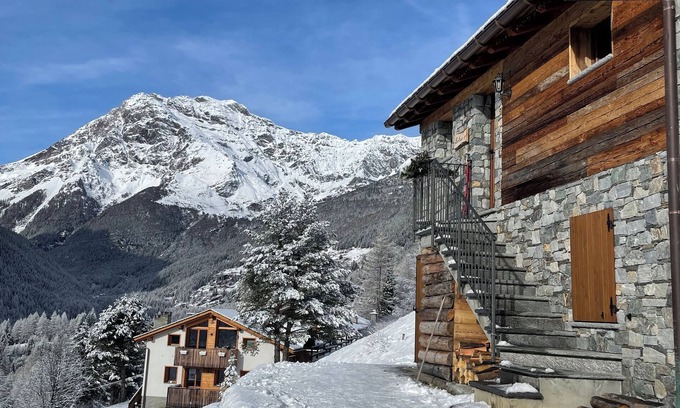 Chiesa in Valmalenco Cabina | Characteristic lodge surrounded by nature near the ski facilities.